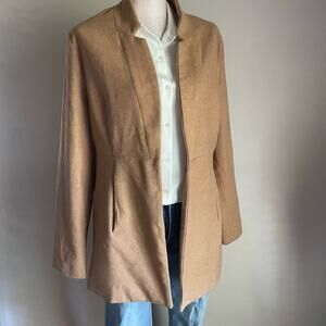 Entro Camel Color women's Coat. Size Large. EUC.